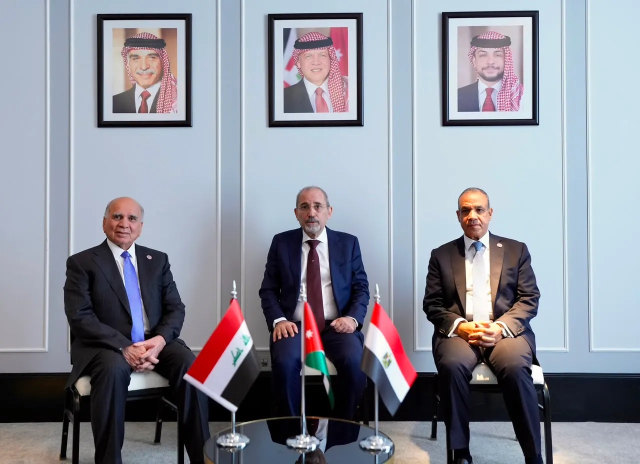 العراق يبحث التعاون الثلاثي مع الأردن ومصر بشأن مشاريع النفط والربط الكهربائي