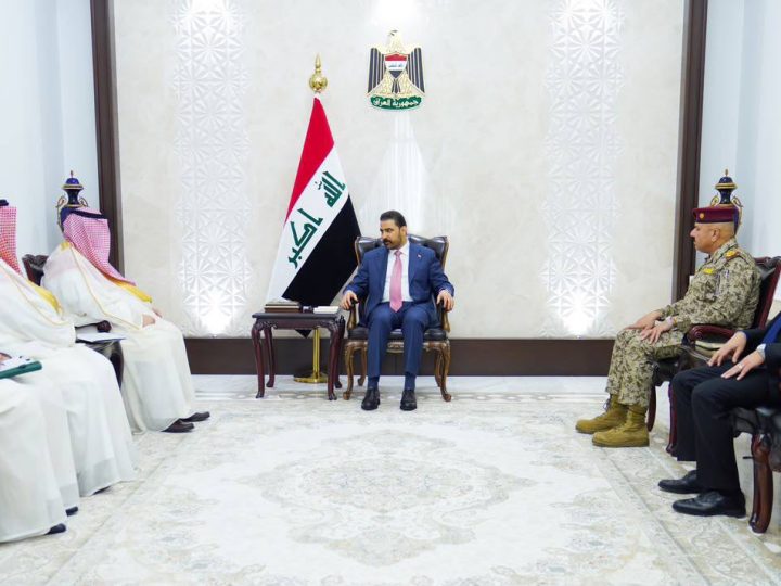 الزيدي يتسلم رسالة من القيادة السعودية عبر رئيس جهاز الاستخبارات العامة تتضمن دعوته إلى زيارة الرياض