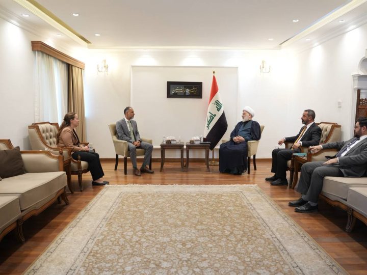 الشيخ حمودي للسفير البريطاني:  ينبغي إحترام خصوصيتنا الوطنية و قضية السلاح قضية عراقية داخلية