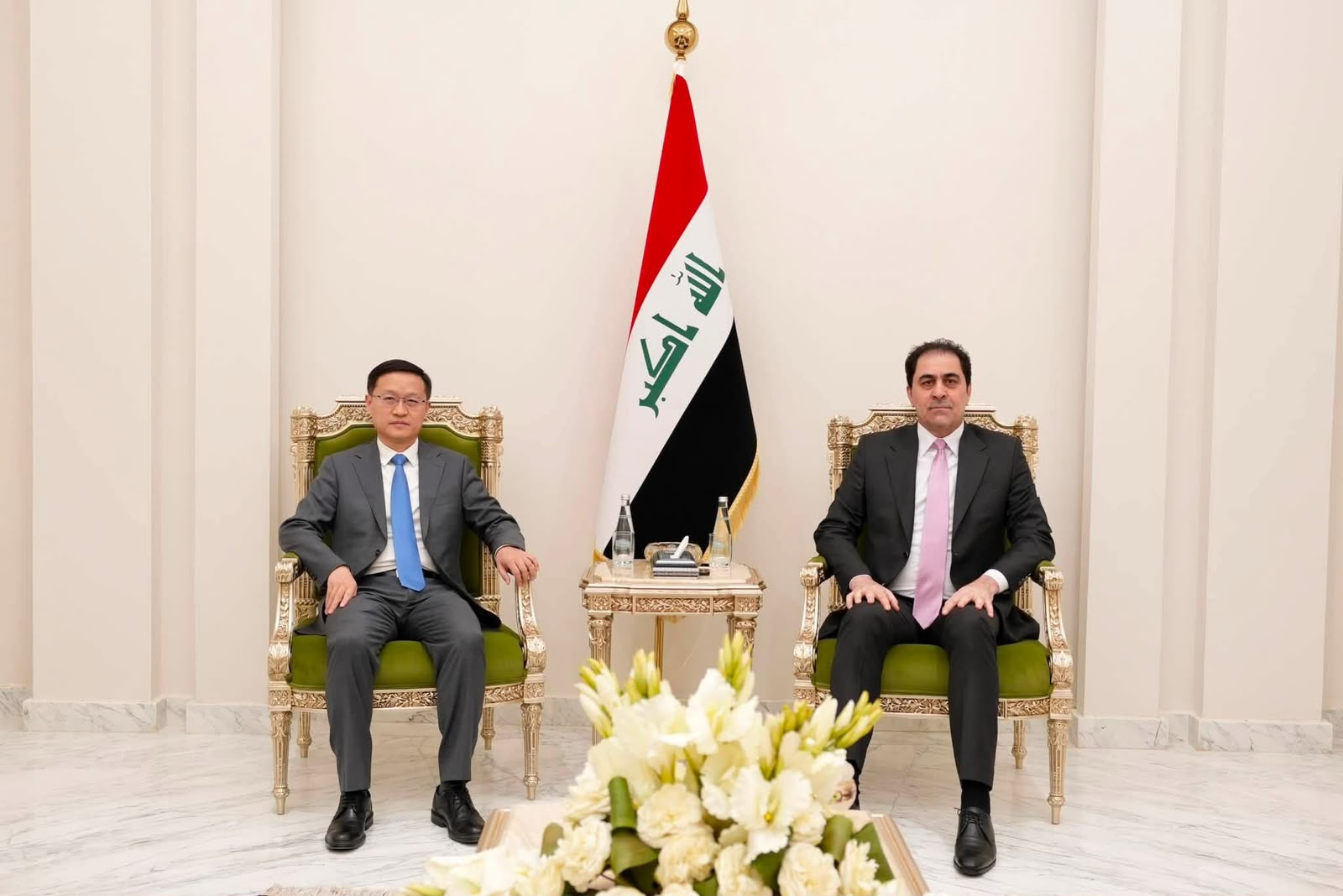 المندلاوي يبحث مع السفير الصيني دعم الجهود الدبلوماسية  لأحتواء التوتر بالمنطقة وتسهيل عمل الشركات العاملة داخل البلاد