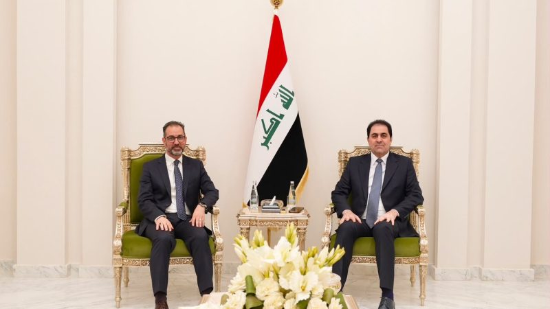 المندلاوي يلتقي العنبوري بعد توليه وكالة الخارجية للشؤون الادارية: بناء دولة المؤسسات تتطلب وجود الكفاءات الوطنية