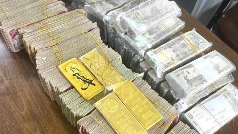 النزاهة تضبط قرابة 9 مليارات دينار و(7) سبائك ذهبية في منزل وكيل وزير الكهرباء لشؤون النقل