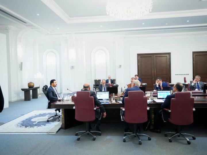 مجلس الوزراء يصدر حزمة قرارات جديدة في ملفات العقود الحكومية والكهرباء والرقابة